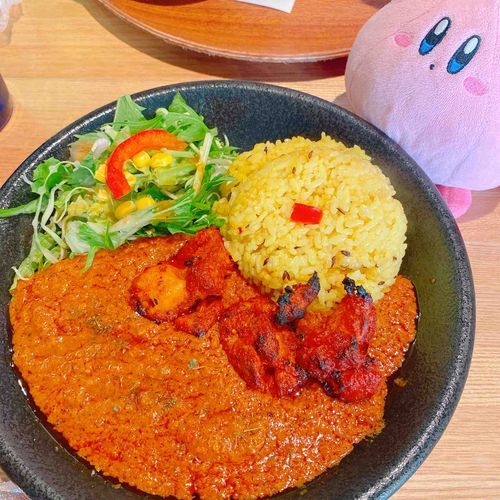 スパイスカレー屋さん来たぽよ
マサラっていうトマトカレーでチキンの味がしっかりしてて美味しかったぽよ！また行きたいぽよね