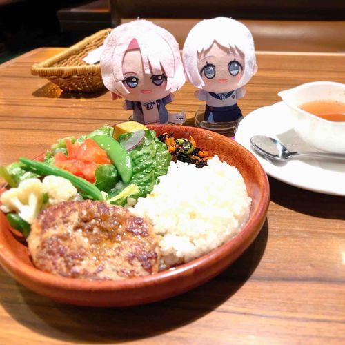 まおせんぱいとりーりやとご飯🍚