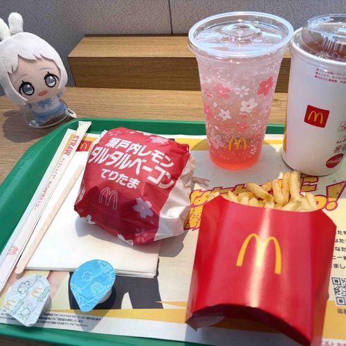 お昼ご飯はてりたまにしました💃
りーりやが食べたそうに見つめている👀