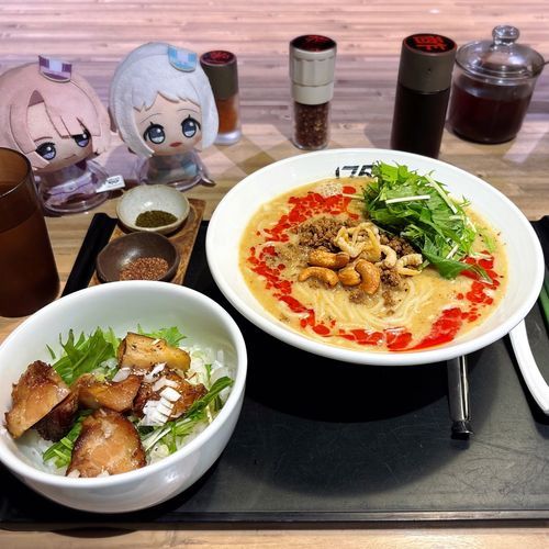 いろいろなお店の担々麺を食べるのがだいすき🍜💕