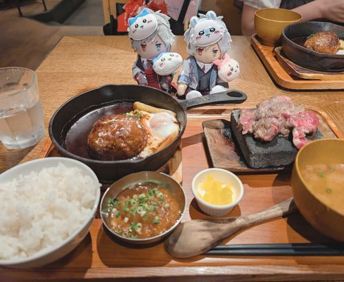 肉とハンバーグ。
あちぃからスタミナつけねぇとな