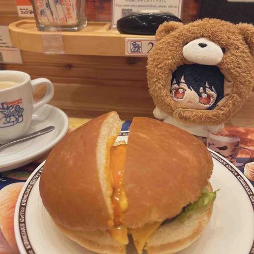 おつきみふるむーんばーがー。
まんげつみたいにおおきかった……🌕
おなか、いっぱい……