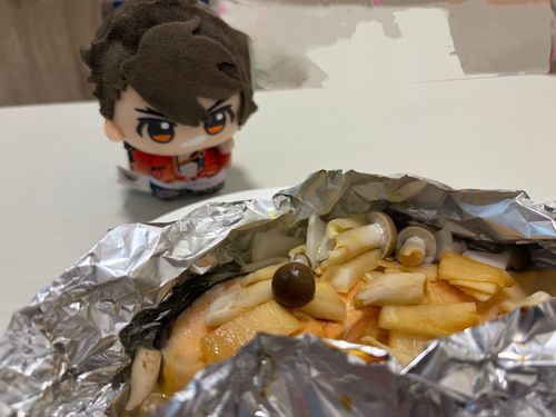 4/19
本日の夜ご飯はサーモンのホイル焼きです！

🍄が多いサーモンのホイル焼きです！