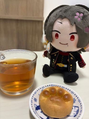 あるじ〜おしごとおつかれさま〜
さっきかったおかしとおちゃのんであしたもがんばろうね！！