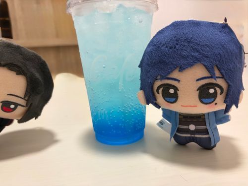 私(やまとのかみくん！ジュース美味しいね😋)
やまとのかみくん(あるじといっしょにのむといちだんとおいしいね🥰)

かしゅうくん　チラッΣ(-᷅_-᷄๑)(嫉妬)

