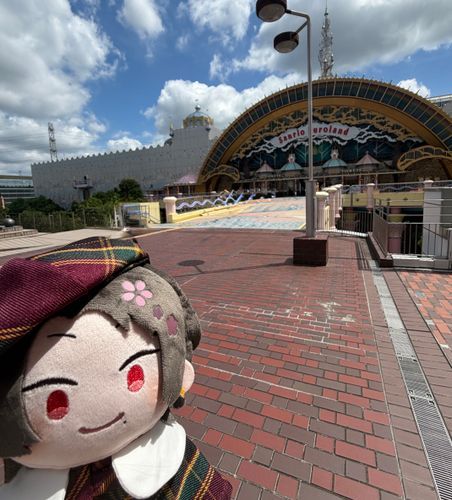 あるじ！はやくいこう！
あそこでかわいいがたくさんあるんだって！
