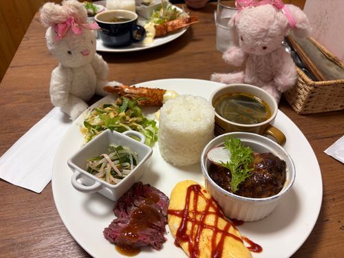 （しずかに）もこだよー。こんばんは⭐️このまえね、おにいちゃんのしょうがこいくまえにおひるごはんたべたんだ😋
おとなのおこさまらんち、みたいなおなまえだたかな？🍚のうえにはたがない！🇯🇵☹️て、うさ子ちゃんは、ちょとふまんそうだたかな😅