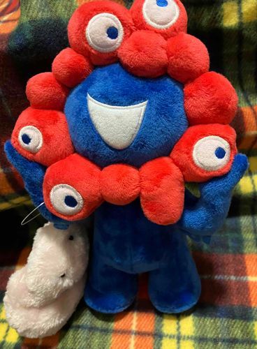 🔴こんにちは、ちくれさんです。
うちにもついに、ミャクミャク様がご降臨なさいました…
畏れ多いけど歓迎の意を伝えたくてはむはむしました😊