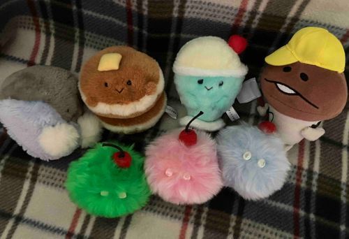 🍄んふんふ！美味しそうなクリームソーダがある…🤤
🖥️だめだよミチル！
…このほっとけーき おいしそうだね！🤤

🥞🍨🥤🍓🍈…💦(困惑中)