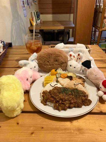 ☕️コーヒー豆のモカさんです
土曜はお出かけデビューがまだな何人かを連れて喫茶こんさんにいきました
モカさん、このお店がとっても大好きで落ち着くんです
食べ物も美味しいので、お近くの方はぜひ！です