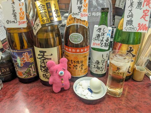 初 酒屋の角打ちに連れてきてもらったよ🍶
ハイボールをいただいてるんだ

(グッスリン)