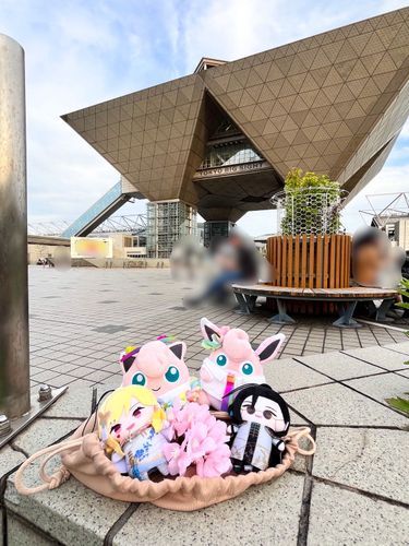 「日曜日は即売会イベントだったらしい！いつも行く▽の会場だぁ」「ポケパークの翌日でへろへろだったプリね〜」