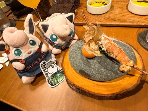 「すごく変わったレストランに行ってきたよ!」「口の中が森になるお料理すごかったプリ」