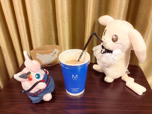 「なかなか本格的なお味ですわ」「ローソンの新しいミルクティーだって!ポンにはわかんないけどすごいらしい!」