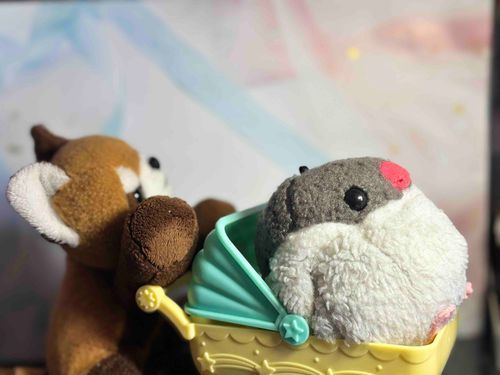 🤎　えっほ、えっほ。かいぬしさんとおさんぽさんいくて、つたえなきゃ！

🐦　えほ、えほ。べびかのれたて、つたえなきゃ！

🤎🐦　えっほ！みんなにつたえなきゃ！