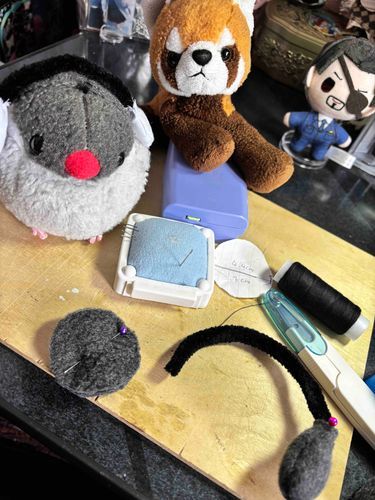 🤎　かいぬしさーん！なにつくてるのー？

🐦　ミンさくがつけてるのの、いろち？…なんかすごそ！！