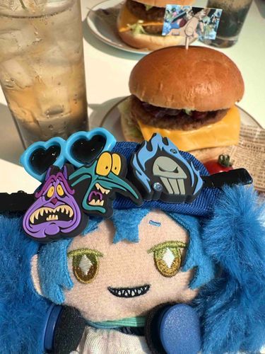 ワニ肉風バーガーとジンジャーエール
美味