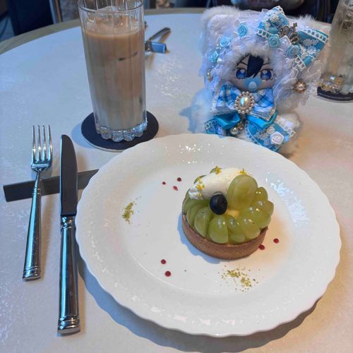 一杯1800円のアイスラテを飲んだぞ