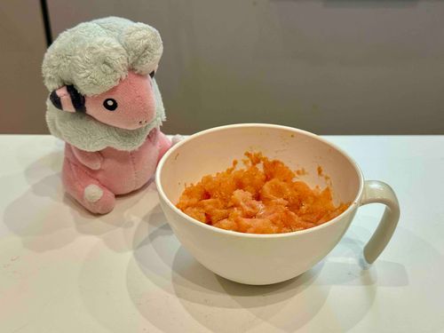 凍ったトマトをすりおろして味付けしたスープ
