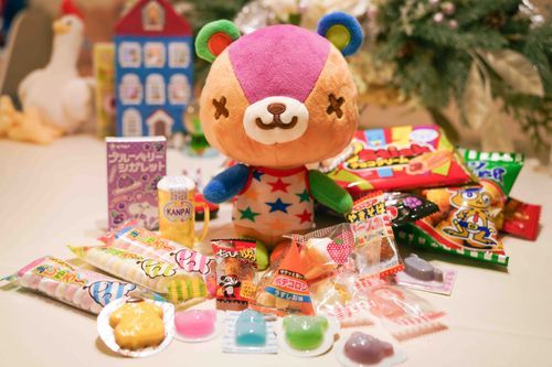 今日は駄菓子屋さんに行ってきたの！知らないお菓子がい〜っぱいあったよ🍭🍬🍫🍪🍿