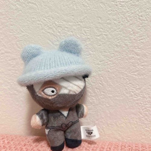 このいえのあるじが はだざむいだろうと 
わたしてきたのだが 
とても あたたかい 
だが さすがにこれは
はいから   すぎるのではないかと 
わたしは おもうんだが
いさくくんは どうおも… 
きみ にあうね