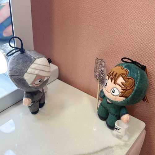 げんだいのぎじゅつでは 
おうえんじょうえい というものが 
できるらしい 
くわしいないようは よくわからない 

それはそうと
いさくくん それはなんだい
ああ いえのあるじがつくってくれたのか

これは わたしのぶかたちが
まねしそうだな …