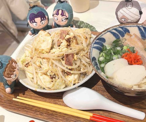 せんじつ いさくくんのおともだちに
あうきかいがあったよ

いさくくんのおともだちは あうたび わたしを みょうに けいかいするが 
こんかいは それどころでは ないようだね

わたしも ひとくち いただきたかったのだが 
このせたけでは うつわが おおきすぎてね 