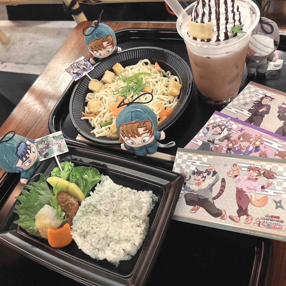 いえのあるじが わたしたちを 
そとへつれだしてくれたよ

けものの みみのはえた わたしが 
いたるところに いたのだが
あれは なんだろうね

こんかいは いさくくんのどうしつ のおともだち にも であったよ

すぐに わたしを けいかいするからね
あまり おこらせないように すみで ひっそりとしていたよ

それはそうと いさくくん  
きみは ほかにも なんにんも いるようだね