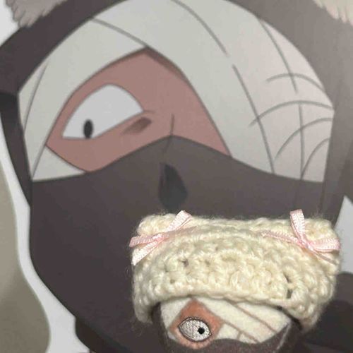 また いえのあるじに そとへつれだしていただいた
「いえからでるときはおしゃれしたほうがかわいいよ」 
と いわれ また きかざられた

この みせのなまえは わたしと いっしょのなまえを しているらしいが
わたしのなまえは こんなもん だ