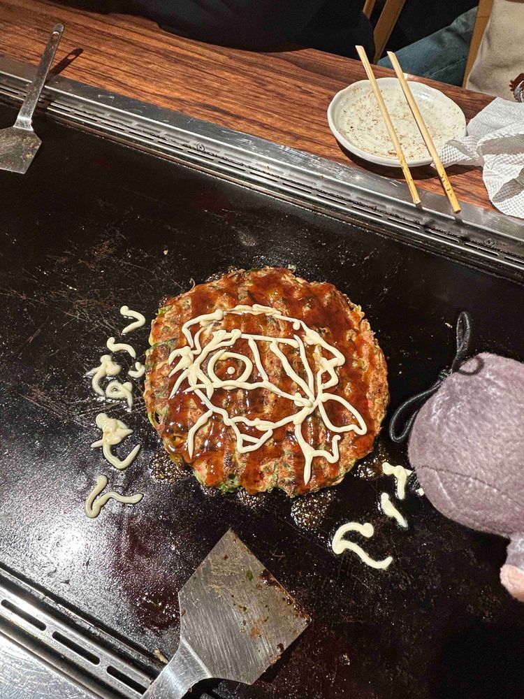 また いえのあるじに そとへつれだしていただいた
「いえからでるときはおしゃれしたほうがかわいいよ」 
と いわれ また きかざられた

この みせのなまえは わたしと いっしょのなまえを しているらしいが
わたしのなまえは こんなもん だ