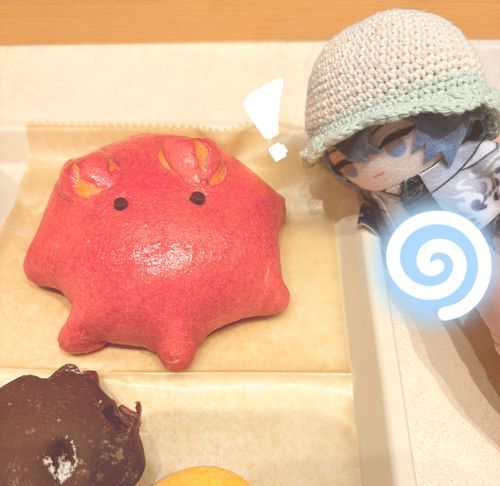 めんだこパンに興味津々な様子