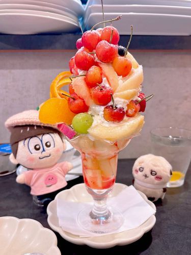 桃とさくらんぼいっぱいのパフェ！🍑🍒