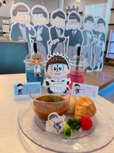 コラボカフェいきました〜🫖
いいながめだった〜！
おいしかった〜！

テーマが執事だったから、
ぼくはメイド服🎀