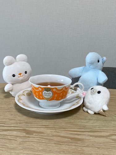 いちごちゃんです🍓

ケーキをたべた後は紅茶を飲みました
蜂蜜入りの紅茶らしいんだけどすごく甘かったよ