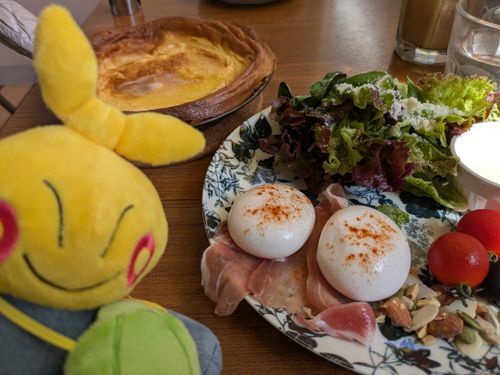 8月某日　はれ
パンケーキを食べたマク！
甘いパンケーキも良いけど、こういうのも良いマクね〜！
おいしかったマク〜