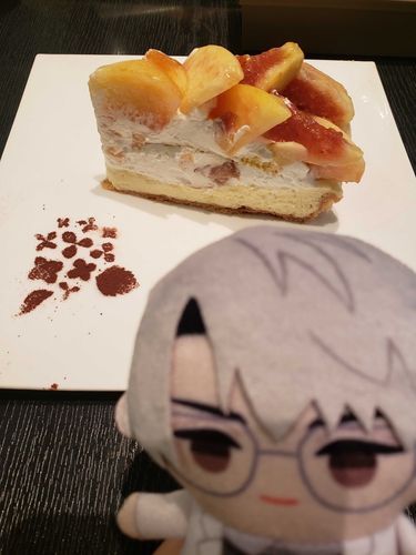 カフェコムサの桃と無花果のケーキと