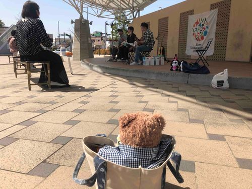ろーちゃん、ミファンダ、ミソラとストコラという音楽イベに行ってきました。

ストコラでは、誰もが、歌いたい歌が歌えます
主催者のよっちさん、とのさんそして、楽しいストコラメンバー。
あっという間に楽しい時間が過ぎてしまいました。

また、来月も行く予定です
