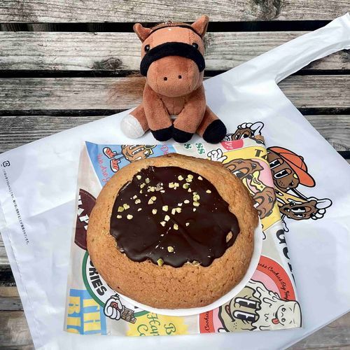 1ヶ月前に食べたドバイチョコクッキー🍪ドバイヤギ案件のせいで投稿するタイミング喪失してました笑

5月26日はダービー馬ダノンデサイル爆誕記念日㊗️おめでとう㊗️なんだかんだドバイSC制覇してからダービー勝ったのはフロックって言われなくなった気がします😌

次走はイギリスのインターナショナルステークスに出走予定🇬🇧頑張ってください🇯🇵