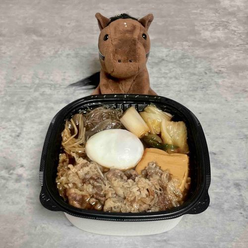 セブンのちいかわコラボのすき焼き丼🍲🍚ちいかわセーターが欲しくて頑張って食べてたけど当たらなかった🥲