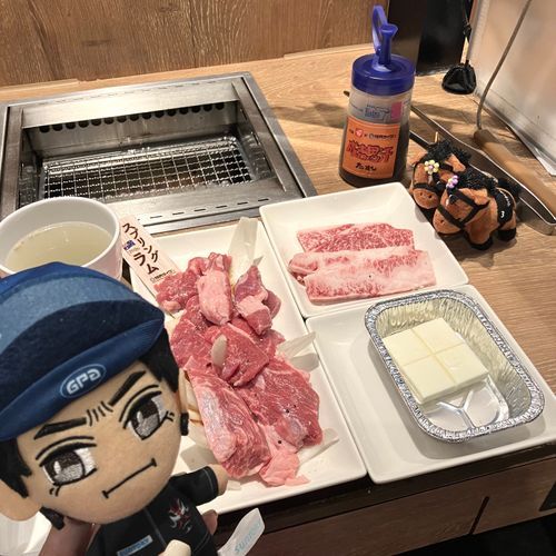 🥩焼肉🥩
昨日は4月29日で毎月29日は肉の日なので川田ぬい&りばちーずを連れてお肉を食べに行きました。とても美味しかったです。トリュフバターで食べるジンギスカンは新しい味がしました。でもジンギスカンのタレににんにくを入れて食べるのが好きです🧄にんにくLOVE🧄

4月最終日。4月の競馬を振り返りたいと思います。とりあえず結論から申し上げますと絶不調でした。4/5の大阪杯トリガミ事件を最後にトリガミもしなくなりました。ようやく的中したのは4/26のフローラS。でもマイラーズCは外したので一日収支はマイナス。そして4/29の羽田盃でワイドが的中してようやく一日収支プラスになりました。流石に鬱病になりかけたので毎日軽めの筋トレしてとても明るい性格になりました。5月も筋トレ頑張ります🏋️