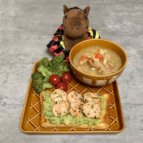 🇫🇷朝ごはん🇫🇷
フランス人JRA騎手・Cルメール騎手と相性微妙なレガレイラにフランス料理風朝ごはんをプレゼン🦐🥑

・エビとアボカドのタルティーヌ風
・ブロッコリーのエチュベ風
・ガルビュール風(野菜スープ)
・ミニトマト

今週は宝塚記念👑ルメと縒りを戻せるかのレガレイラ、春古馬三冠達成なるかのクロワデュノール、宝塚記念連覇なるかのメイショウタバル、最年長GⅠ勝利記録奪還なるかの横山典弘、その他いろいろ見どころ満載。楽しみです😎✨