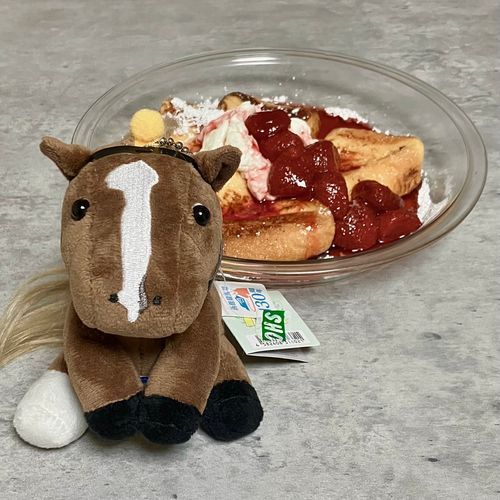 🍓苺のフレンチトースト🍓
冷凍庫掃除してたら6月上旬に作り置き冷凍したフレンチトーストが出てきたので、夜ごはんに食べました。今日は満月でストロベリームーンということで苺のコンポートをトッピング🍓🌝

W杯、日本はブラジルに負けてしまいました。先制ゴールを決め、そのまま勝ち逃げできるよう祈りましたが、甘くなかった。。。さすがブラジル、サッカー大国の意地を見せつけられました。でもブラジルに勝てるかもしれないという夢を見せてもらいました。日本代表に感謝です。ありがとうサムライブルー🇯🇵💙