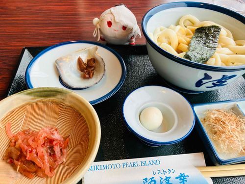 たびのおもいでです。いせうどんと、しんじゅづけというたべものですよ。おいしかったですね、あるじさま！