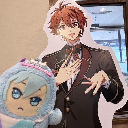 きょうから あいどりっしゅせぶん こらぼが はじまったから、かいぬしと ここすに いってきたよ！
せんたーの りっくんが おでむかえしてくれた(*´꒳`*)

たくさん たべておなかいっぱいε= o(´〜｀;)oﾏﾝﾌﾟｸ-