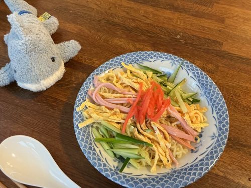 🦈みんな久しぶり!!最近本格的に夏がはじまったよね…とっても暑いよ〜🫠
少し前に冷やし中華をたべたんだ〜!!きれいな色だね💕✨