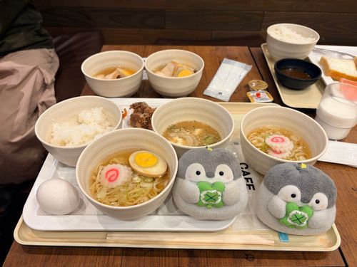 そして！きたかたらーめん🍜
ちぢれめんと、おいし〜いなると🍥
2はいもたびちゃった！
