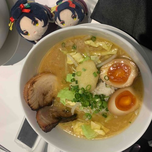 あるじたちとおいしいものたべてこんしゅうものりきるよ！