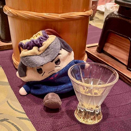 日本酒を訝しむぺしょぺしょの月島