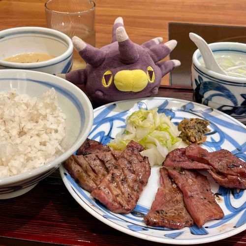 身を乗り出して。嬉しそうだね。