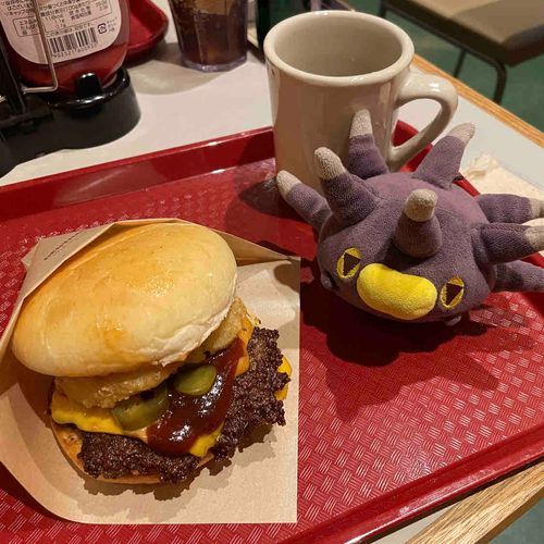 ジャンキーなものばかり食べてるとからだに悪いけどウニちゃんには関係のない話だね。